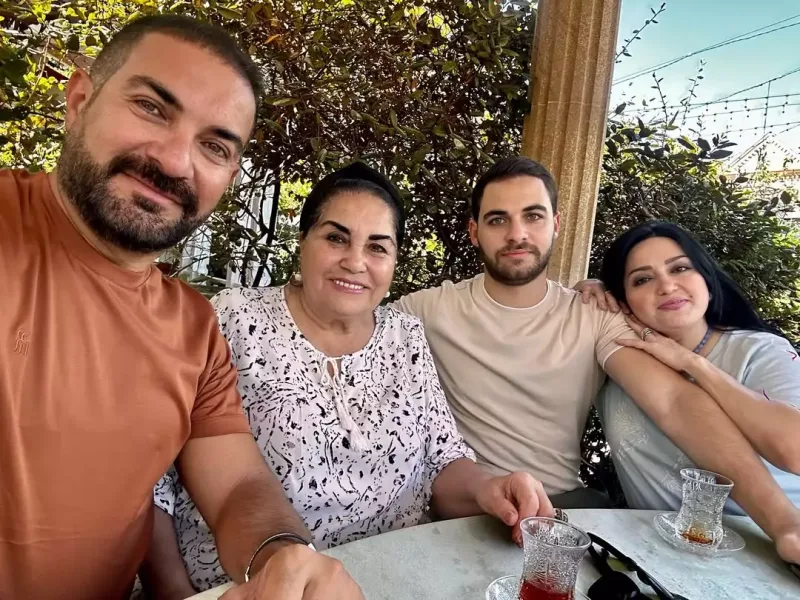 Rəşad Xalq artisti olan xalası ilə…