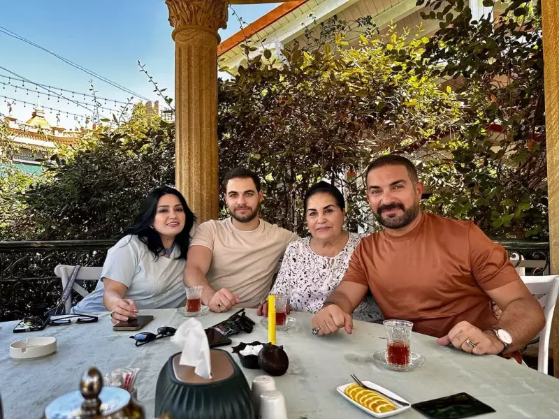 Rəşad Xalq artisti olan xalası ilə…