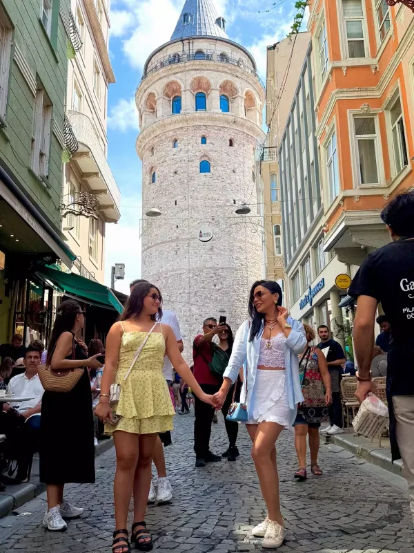 Vüsalə qızı ilə İstanbulda