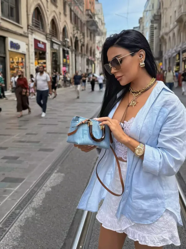 Vüsalə qızı ilə İstanbulda