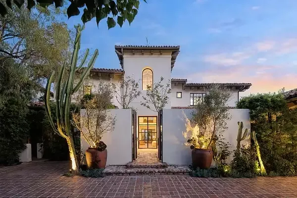 12 milyon dollara villa aldı