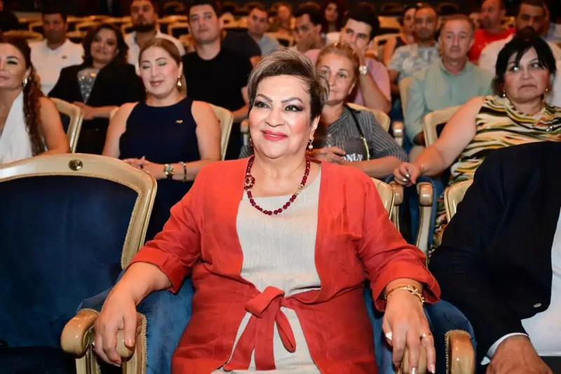 Nazir Afaq Bəşirqızına ordenini təqdim etdi