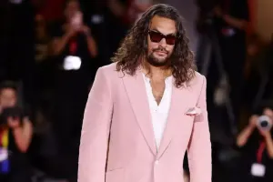 Başdan ayağa qədər çəhrayıya büründü!