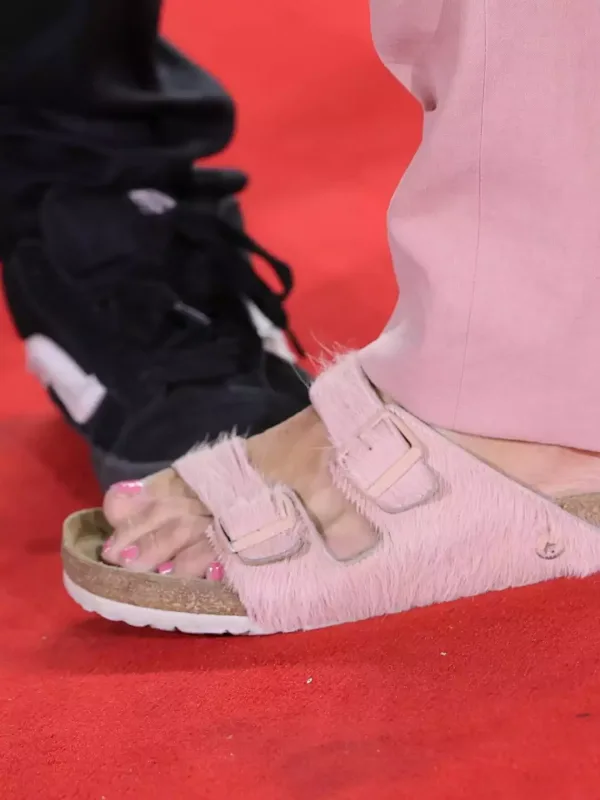 Başdan ayağa qədər çəhrayıya büründü!