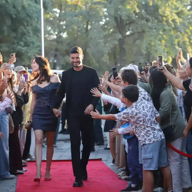 Xəyanət iddialarından sonra əl-ələ!