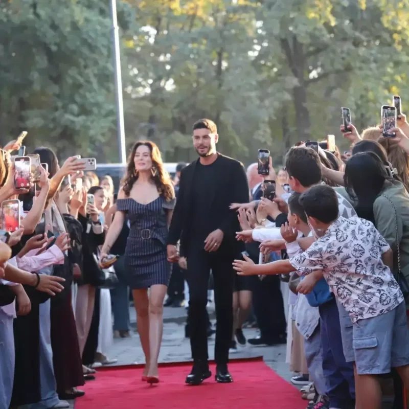 Xəyanət iddialarından sonra əl-ələ!