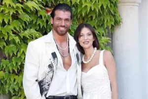 Can Yaman sevgilisi ilə qırmızı xalıda…