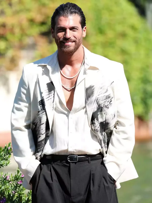 Can Yaman sevgilisi ilə qırmızı xalıda…