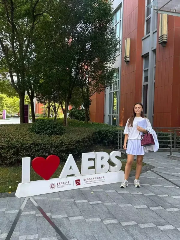 Qızları Çində təhsil alacaq