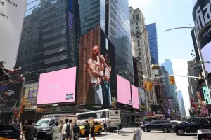 Castindən ard-arda iki albom