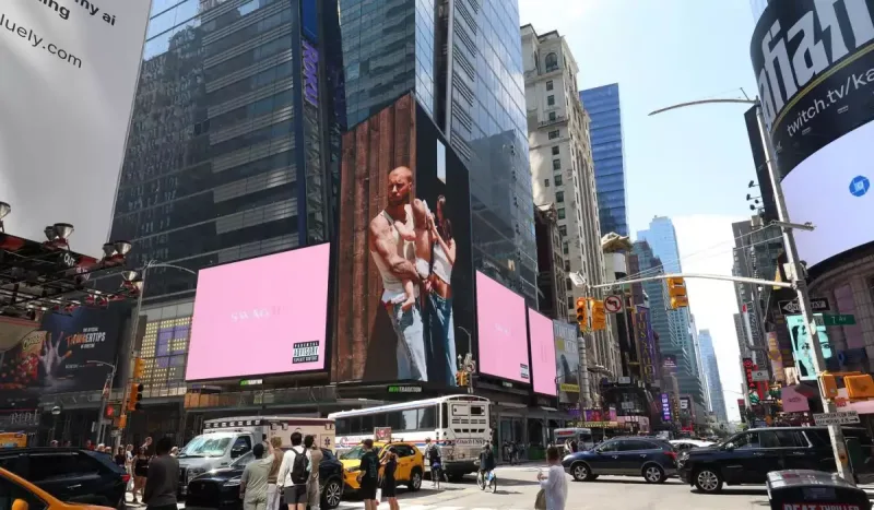 Castindən ard-arda iki albom