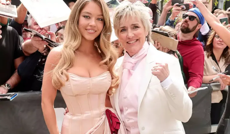 Obrazını canlandırdığı boksçu ilə qırmızı xalıya çıxdı