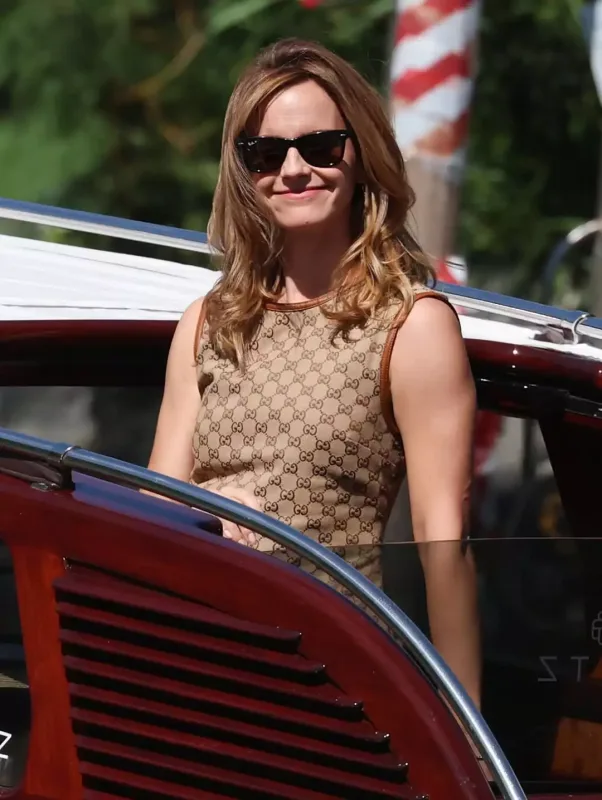 Emma Vatson Venesiya Film Festivalında