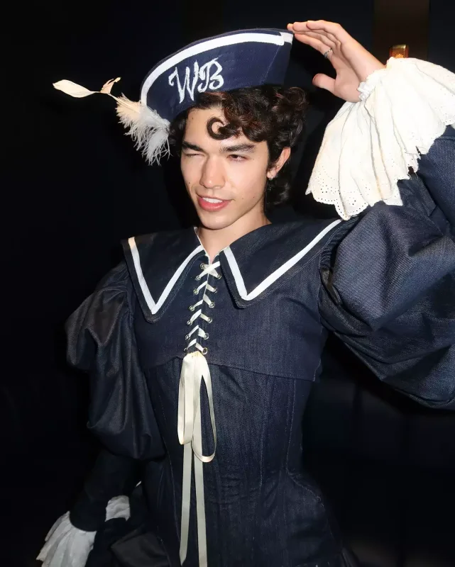 Ödül gecəsinə tərzi ilə damğa vurdu