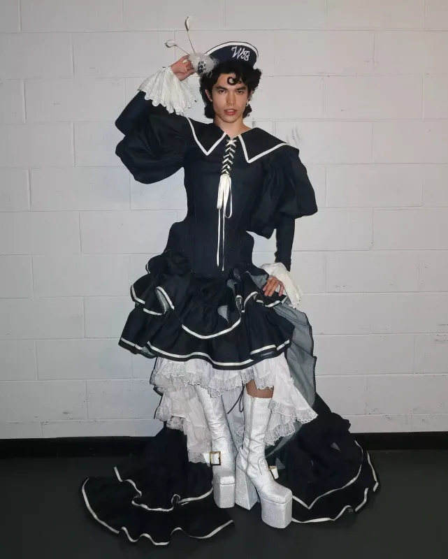 Ödül gecəsinə tərzi ilə damğa vurdu