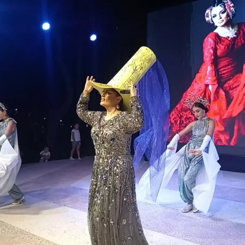 Elzanın qəribə şlyapası...