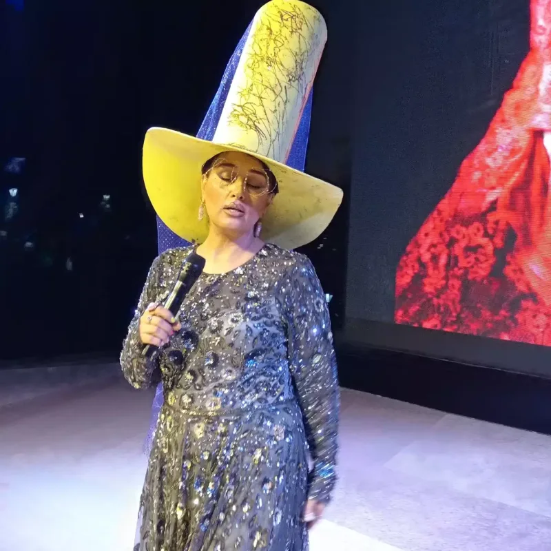 Elzanın qəribə şlyapası...