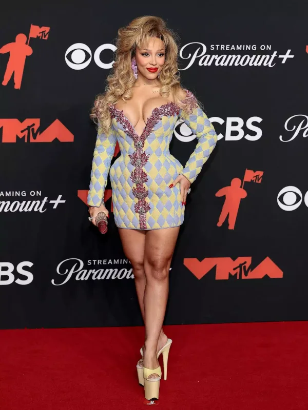 Doca Kətin dodaq boyası “look”u