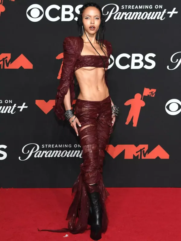 Qırmızı xalıda diqqət çəkənlər...