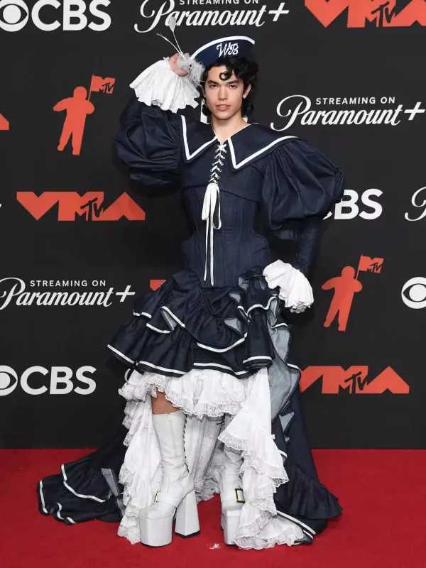 Qırmızı xalıda diqqət çəkənlər...