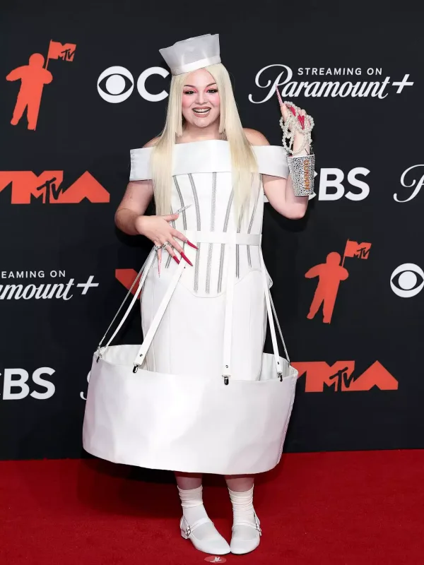 Qırmızı xalıda diqqət çəkənlər...