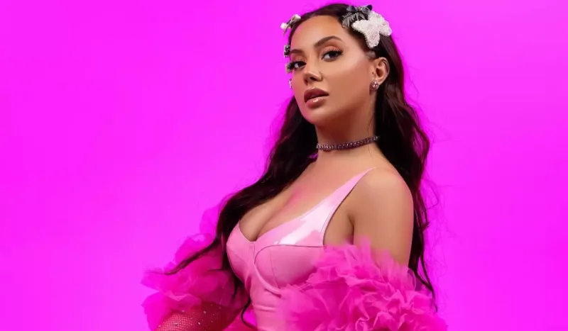 Hamı toyda, Ayan evdə...