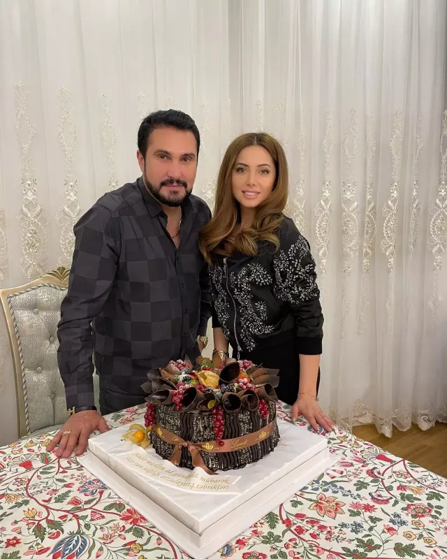 Hamı toyda, Ayan evdə...