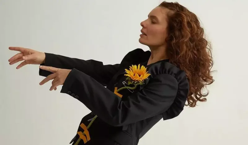 Nil Karaibrahimgil Türkiyədən köçdü