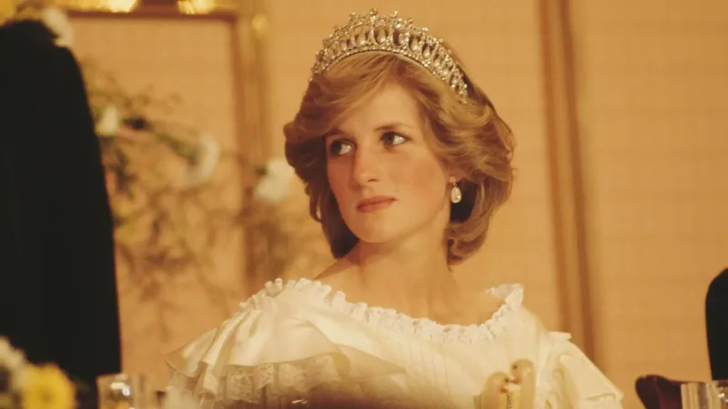 Kral ailəsi şahzadə Dianaya ölümündən sonra necə xəyanət etdi