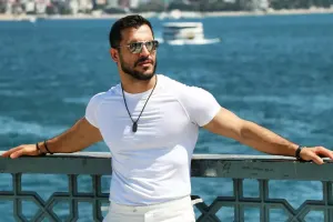 Şortikdə muğam oxudu, tənqid olundu