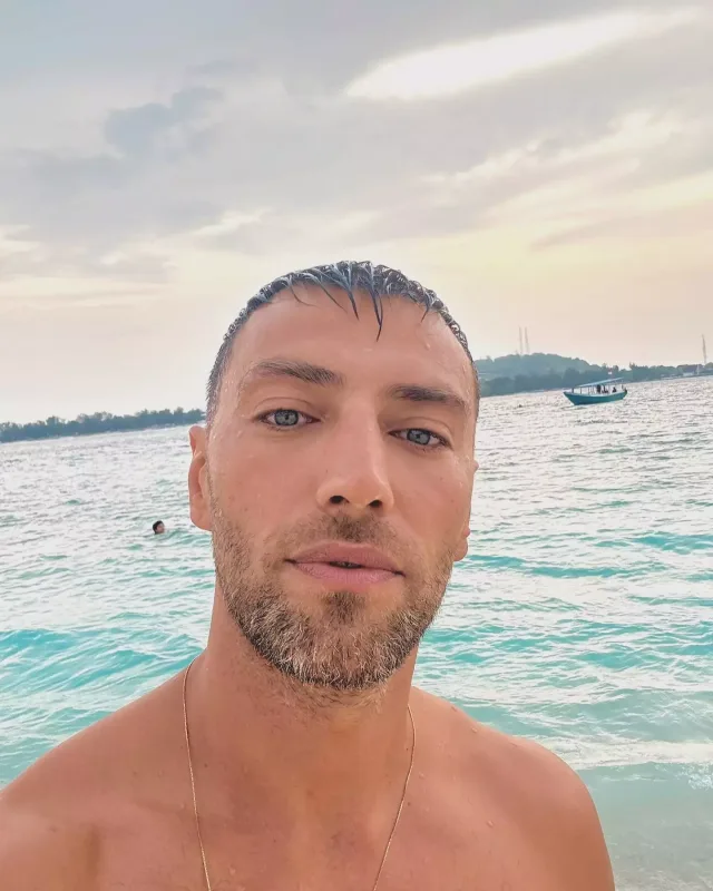 Aktyor hamını aldadıb Baliyə qaçdı