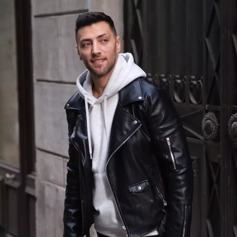 Aktyor hamını aldadıb Baliyə qaçdı