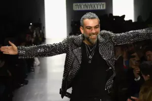 “Kök insan sevmirəm”