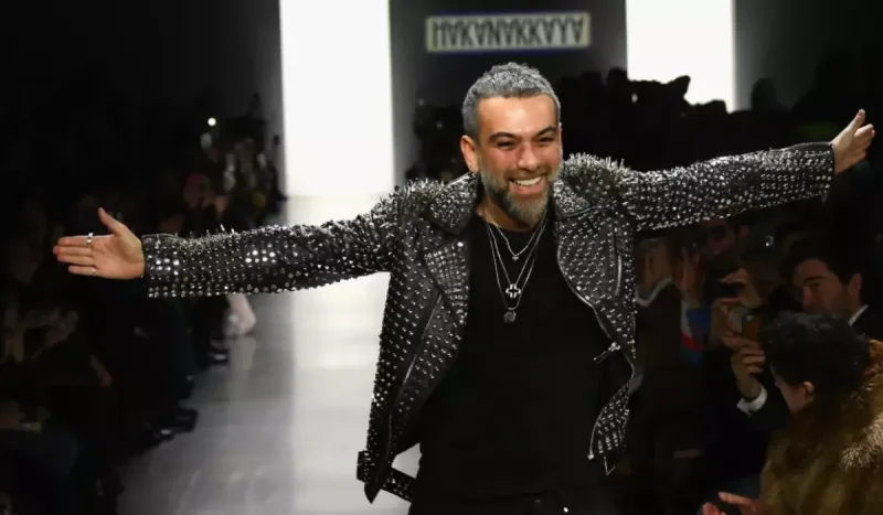 “Kök insan sevmirəm”