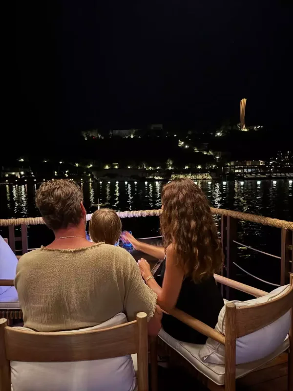 Kıvanç ailəsi ilə…