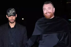 Sem Smit sevgilisi ilə görüntüləndi