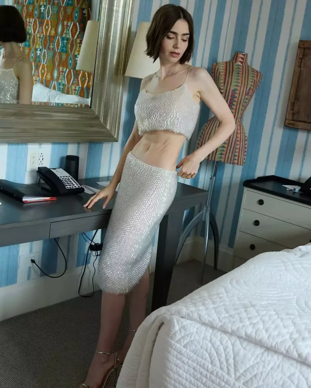 35 yaşlı aktrisa bədən quruluşu ilə gündəm oldu