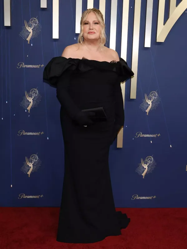 “Emmy” qırmızı xalısında ulduzlar