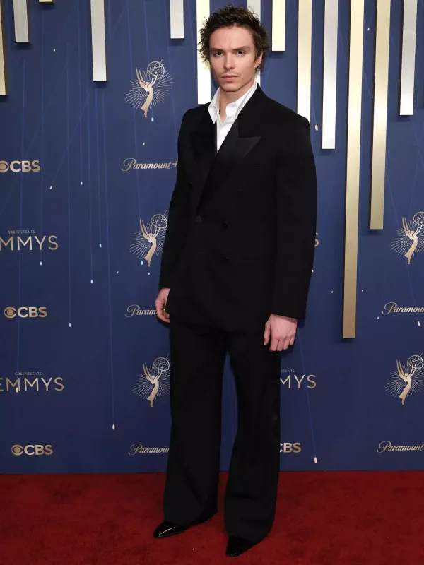 “Emmy” qırmızı xalısında ulduzlar