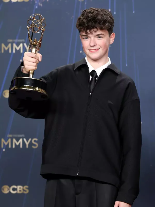 15 yaşında “Emmi” qazandı, rekord qırdı