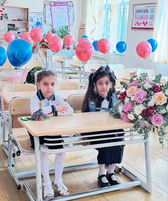 Əməkdar artistin qızı məktəbə başladı