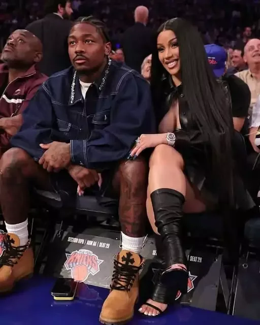 Kardi Bi sevgilisindən hamilədir!