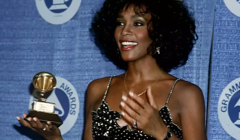 Uitni Hyustonun turnesi təşkil edilir