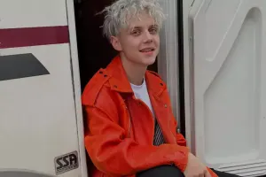 19 yaşlı sənətçi 56 milyon gəlir əldə edəcək