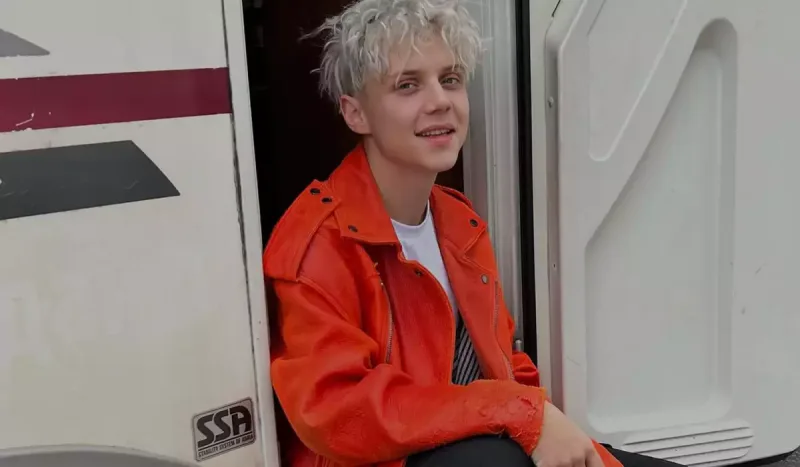 19 yaşlı sənətçi 56 milyon gəlir əldə edəcək