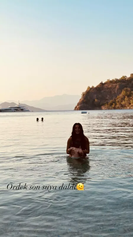 Ailə fotosunu paylaşdı