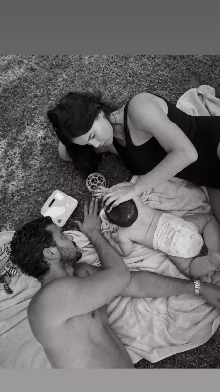 Ailə fotosunu paylaşdı