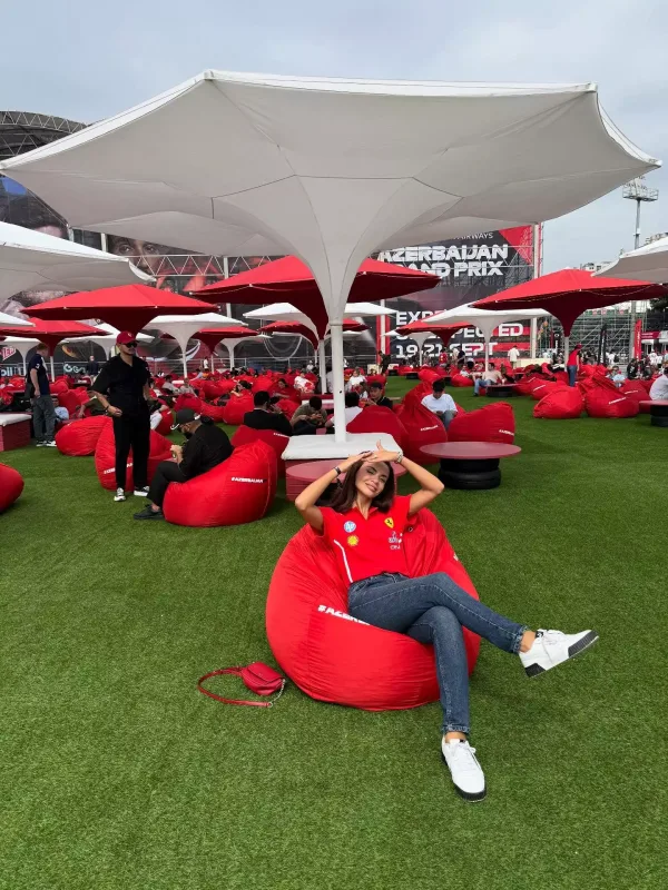 Şəfəqdən nişanlısı ilə paylaşım