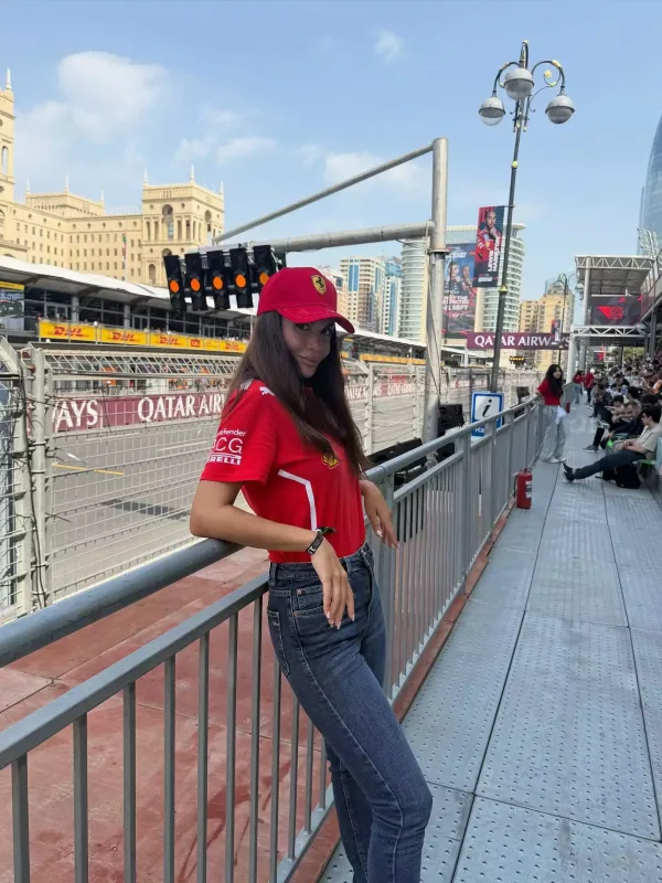 Şəfəqdən nişanlısı ilə paylaşım