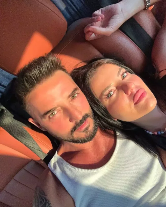 Gökhan Özen yeni sevgilisini paylaşdı